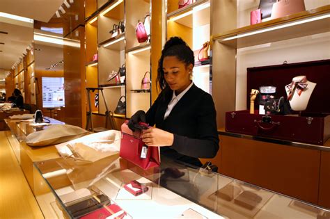 salaire chez louis vuitton|Louis Vuitton job vacancies.